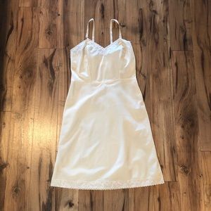 Vintage 50’s Barbizon Ariel Cream Tafredda Slip